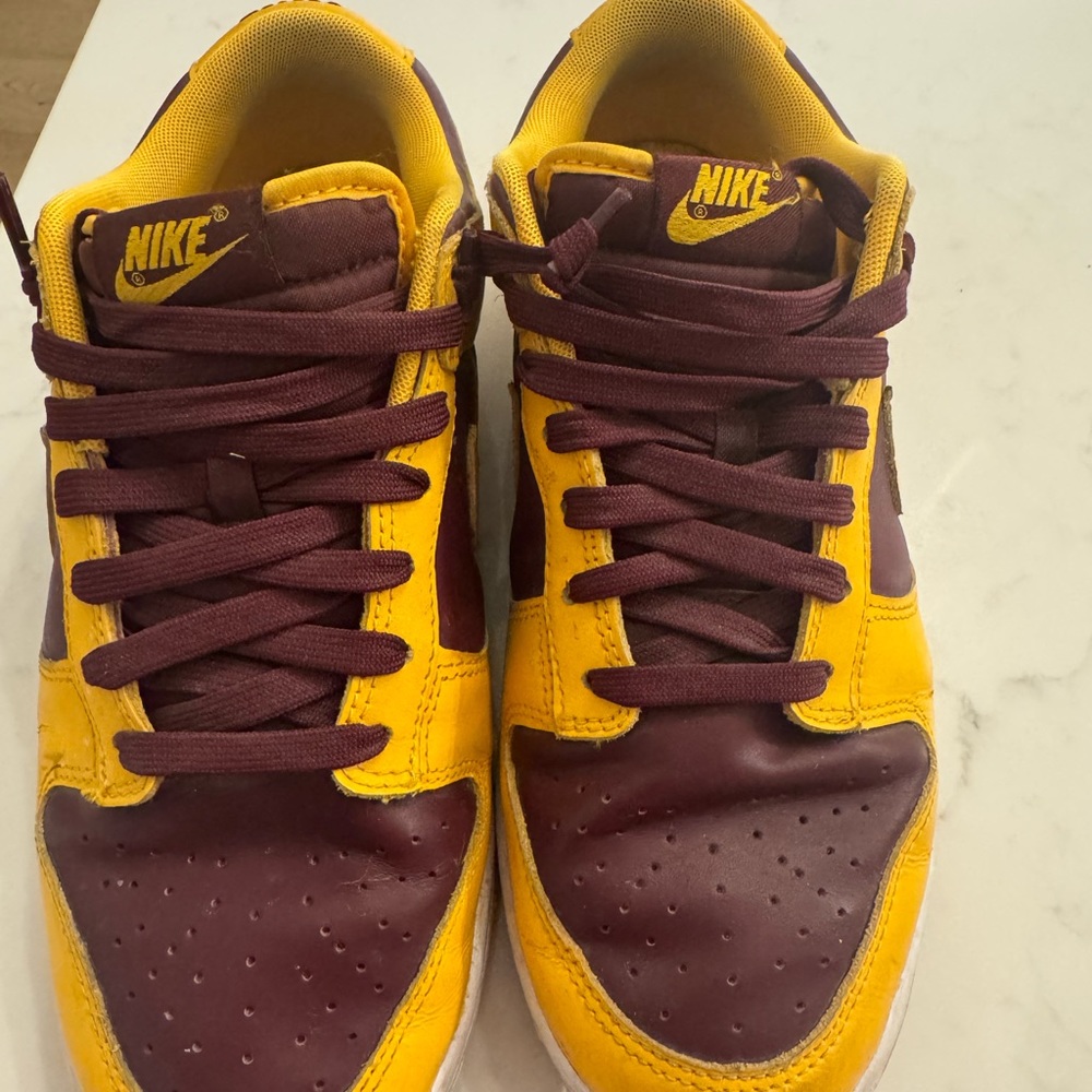 Nike gold/maroon men size 8